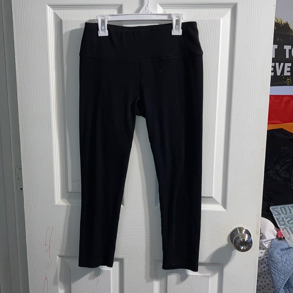 black capri leggings